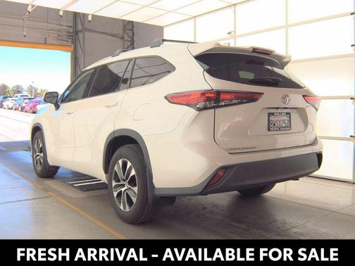 Blizzard Pearl 2021 Toyota Highlander XLE