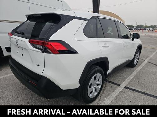 Ice Cap 2025 Toyota RAV4 LE