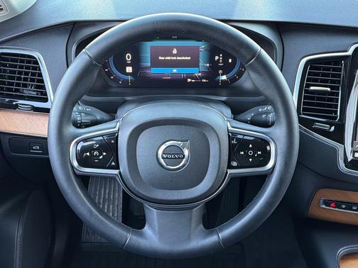 2024 Volvo XC90 B5 Plus Bright Theme