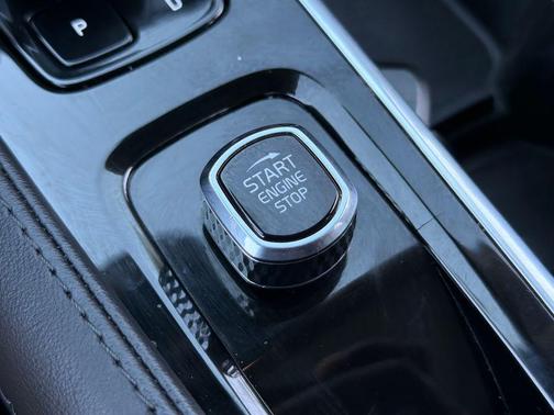 2024 Volvo XC90 B5 Plus Bright Theme