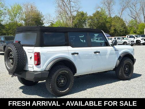 Oxford White 2023 Ford Bronco Base