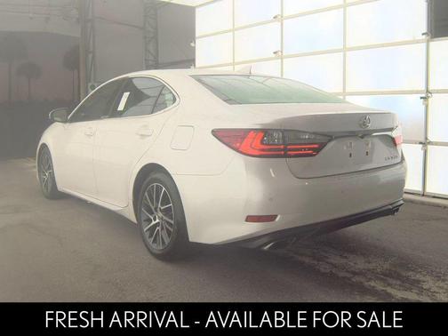 Eminent White Pearl 2016 Lexus ES 350 Base