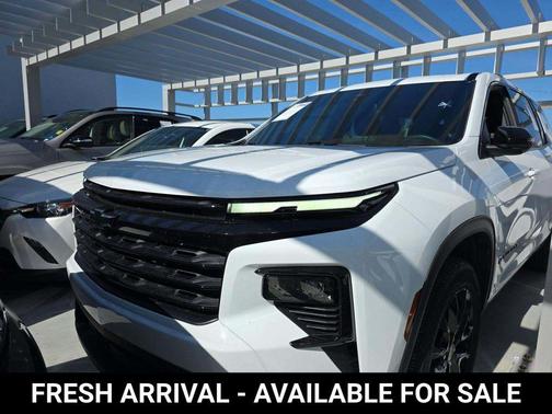 Summit White 2026 Chevrolet Traverse LT