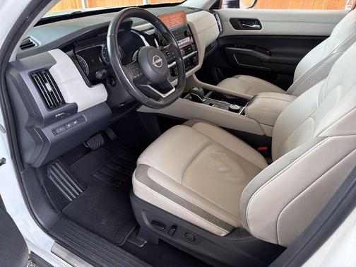 2023 Nissan Pathfinder SL 4WD