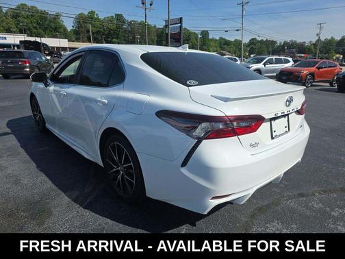 Ice Cap 2023 Toyota Camry SE