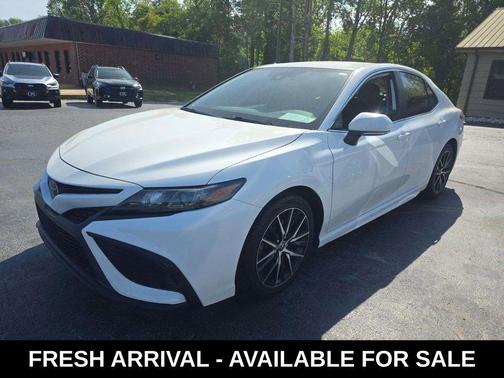 Ice Cap 2023 Toyota Camry SE