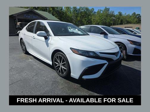 Ice Cap 2023 Toyota Camry SE