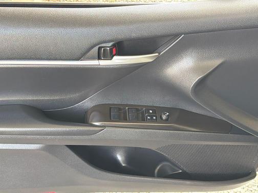 Ice Cap 2023 Toyota Camry SE