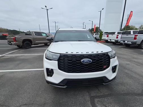 Star White Metallic Tri-Coat 2025 Ford Explorer ST