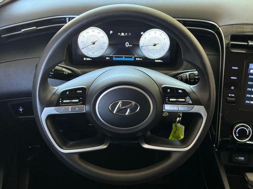 White Pearl 2024 Hyundai TUCSON SE