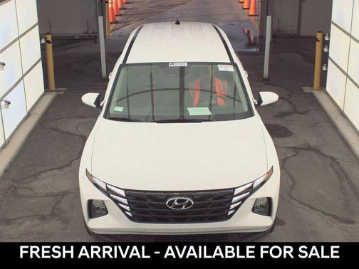 White Pearl 2024 Hyundai TUCSON SE