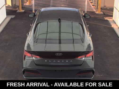 2024 Hyundai ELANTRA SE
