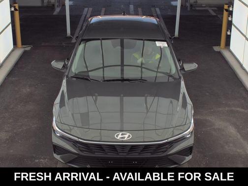 2024 Hyundai ELANTRA SE