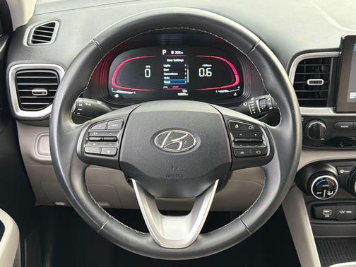 2025 Hyundai VENUE SEL