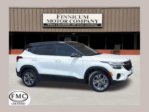 Clear White/Black Roof 2024 Kia Seltos S