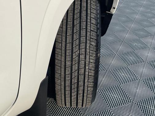 2024 Nissan Frontier SL