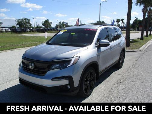 Lunar Silver Metallic 2022 Honda Pilot 2WD Special Edition