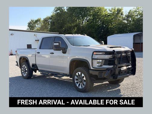 White Sands 2026 Chevrolet Silverado 2500 Custom