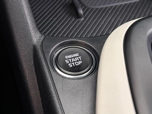 Snow White Pearl 2025 Kia K4 GT-Line