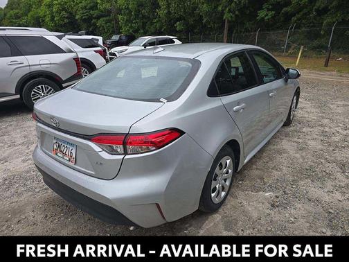 Classic Silver Metallic/Midnight Black Metallic 2026 Toyota Corolla LE