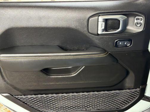 Earl Clearcoat 2024 Jeep Wrangler 4-Door Sahara 4x4