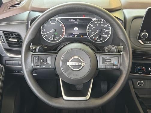 Pearl White Tricoat 2023 Nissan Rogue SV