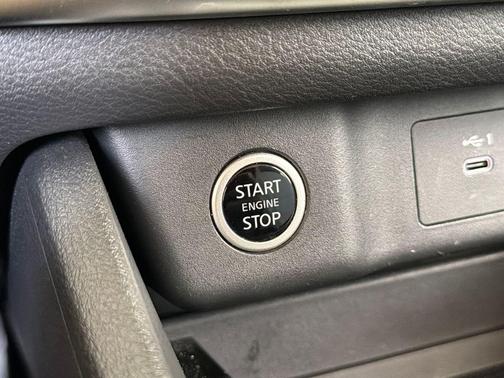 Pearl White Tricoat 2023 Nissan Rogue SV