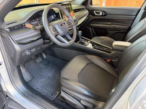 Silver Zynith Metallic CC 2025 Jeep Compass Trailhawk
