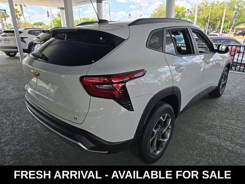 Summit White 2025 Chevrolet Trax LT