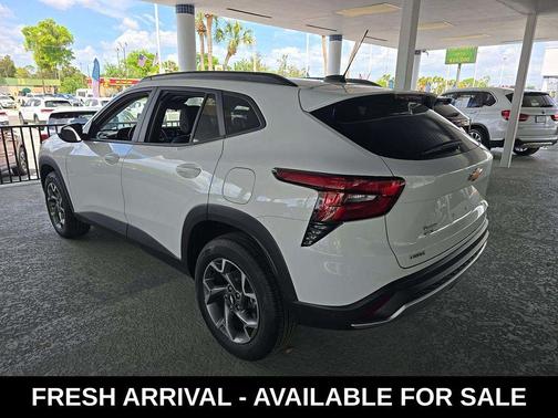 Summit White 2025 Chevrolet Trax LT