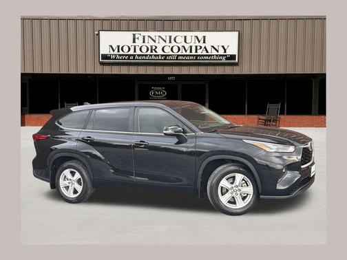 Midnight Black Metallic 2023 Toyota Highlander LE