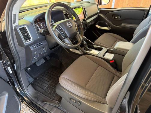 Super Black 2023 Nissan Frontier SV