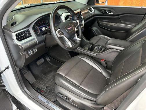 2023 GMC Acadia FWD SLT