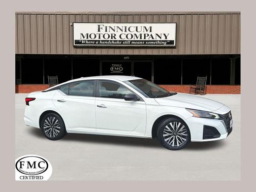 Glacier White 2025 Nissan Altima 2.5 SV