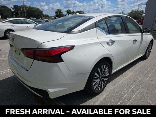 Glacier White 2025 Nissan Altima 2.5 SV