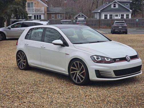 2015 Volkswagen Golf GTI 2.0T SE 4-Door