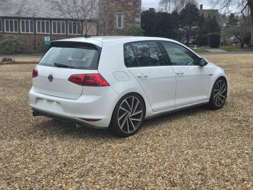 2015 Volkswagen Golf GTI 2.0T SE 4-Door