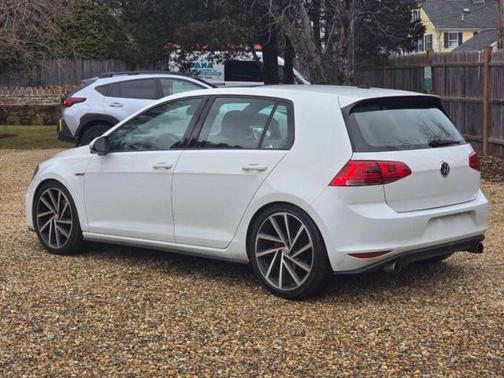 2015 Volkswagen Golf GTI 2.0T SE 4-Door