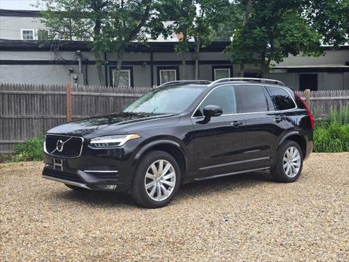 2016 Volvo XC90 T6 Momentum