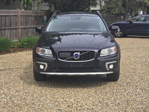 Magic Blue Metallic 2016 Volvo XC70 T5 Platinum