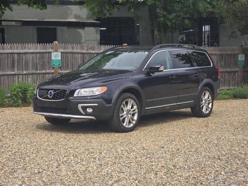 Magic Blue Metallic 2016 Volvo XC70 T5 Platinum