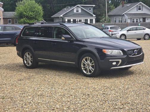 Magic Blue Metallic 2016 Volvo XC70 T5 Platinum