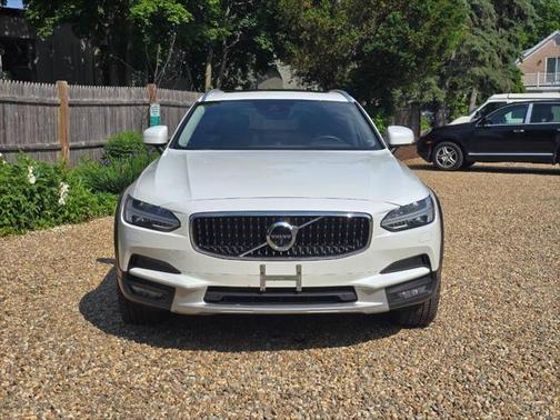 2020 Volvo V90 Cross Country T6