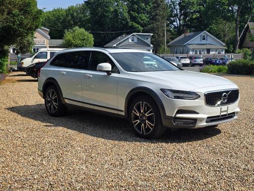 2020 Volvo V90 Cross Country T6