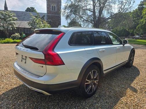 2020 Volvo V90 Cross Country T6