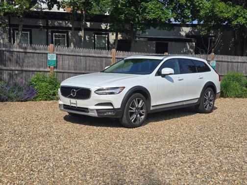 2020 Volvo V90 Cross Country T6