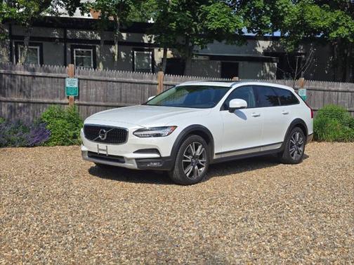 2020 Volvo V90 Cross Country T6