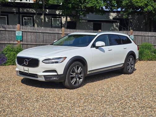 2020 Volvo V90 Cross Country T6