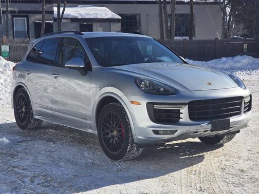 2017 Porsche Cayenne GTS
