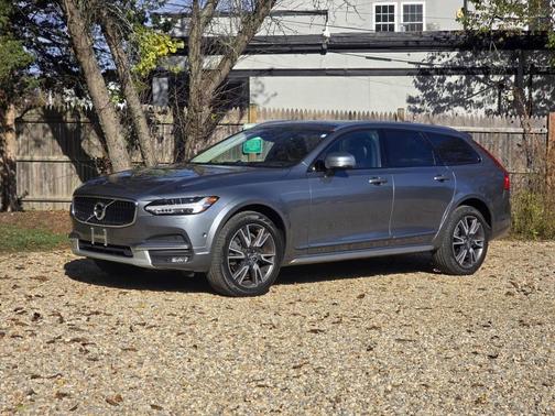 2017 Volvo V90 Cross Country T6